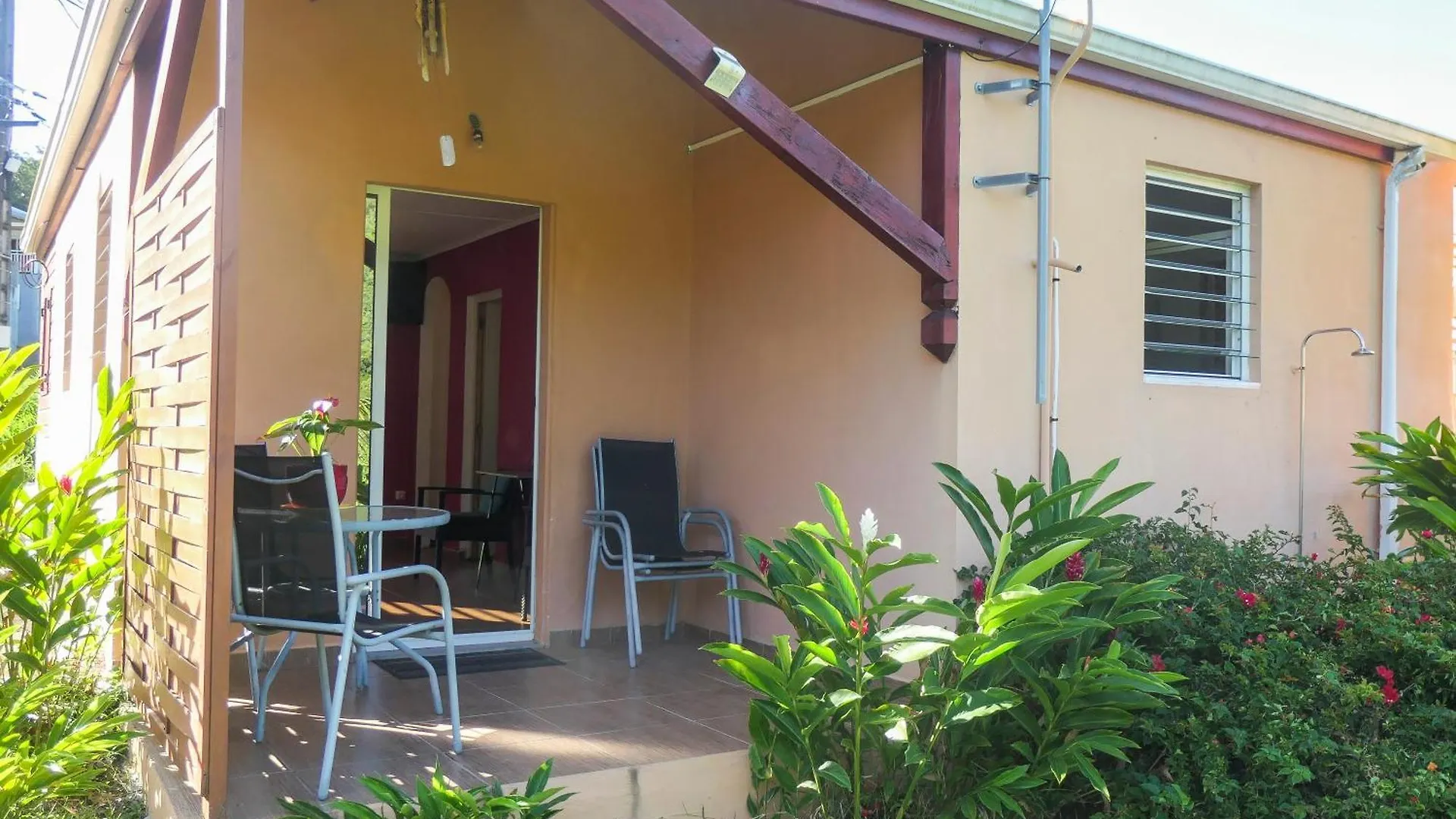 Villa Bougain Fleuri à Deshaies Hébergement de vacances
